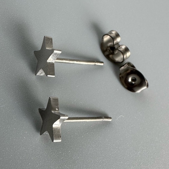 Titanium Star Ear Studs Hypoallergenic 7mm Earrings - Picture 6 of 10
